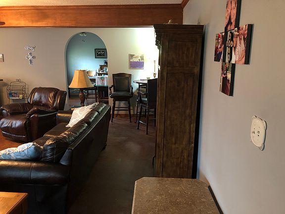 Fam room leading to dining r