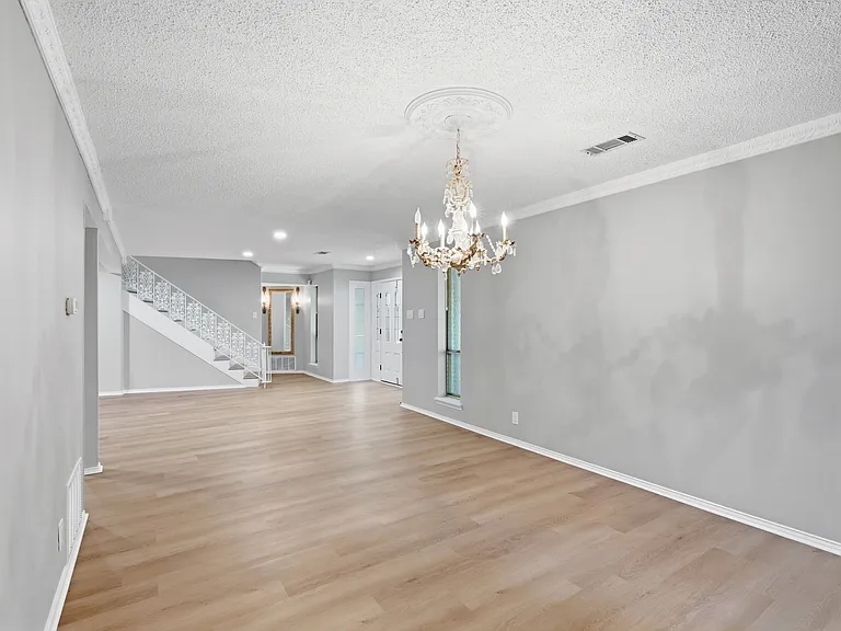 6815 Lyre Ln — Photo 3