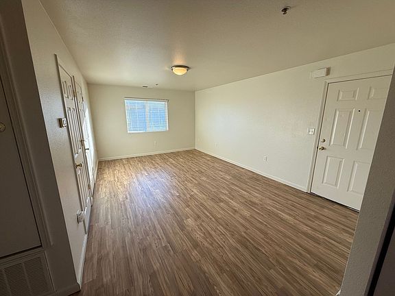 2nd image of 1230 Newlands Dr W APT 2