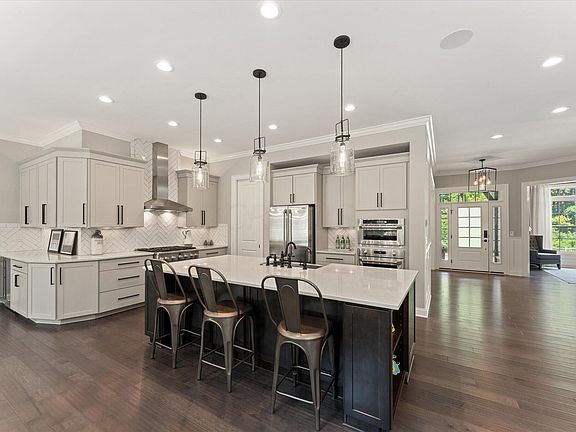 2nd image of 2964 Highland Woods Blvd