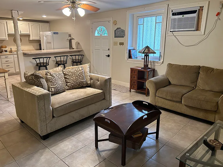 3301 Napoleon Ave — Photo 3