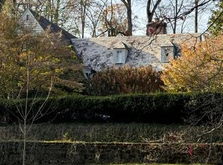 9110 Fernwood Rd, Bethesda, MD 20817