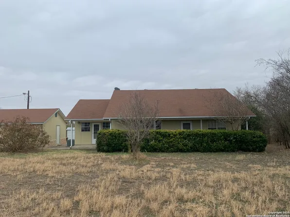 214 CR 572, Castroville, TX 78009