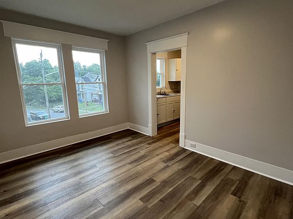 4th image of 1106 Chapman Ave SW #C