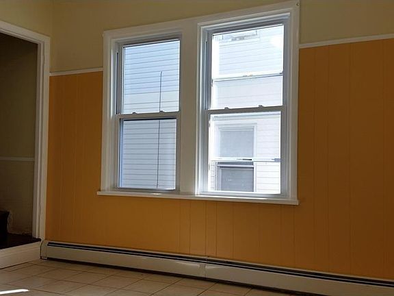 3rd image of 102 Metcalf St
