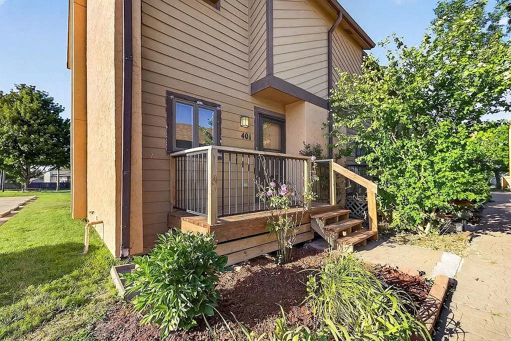 2 bed, 1100 sqft, $1,195 — Photo 2
