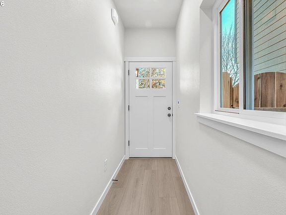 4th image of 9261 E Burnside St