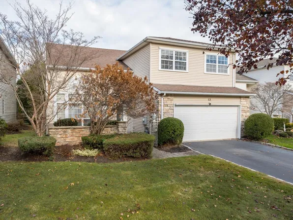 13 Hamlet, Hauppauge, NY 11788