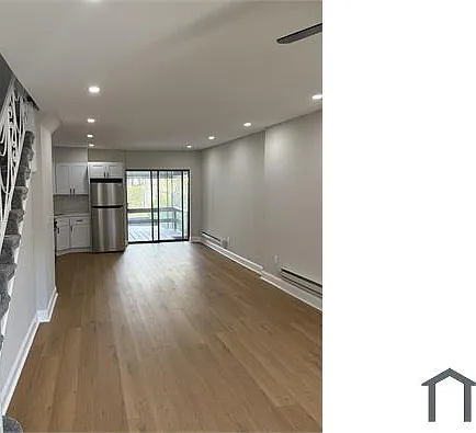 3 bed, 1152 sqft, $2,220 — Photo 4