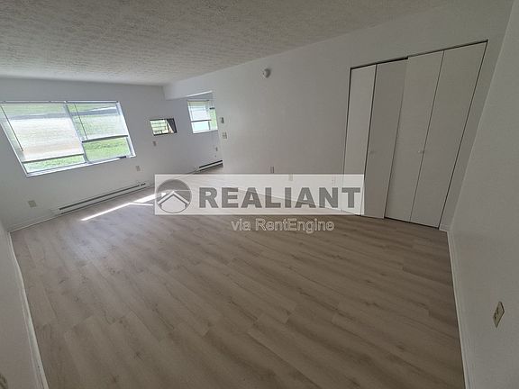 3rd image of 918 Highland Ave #2