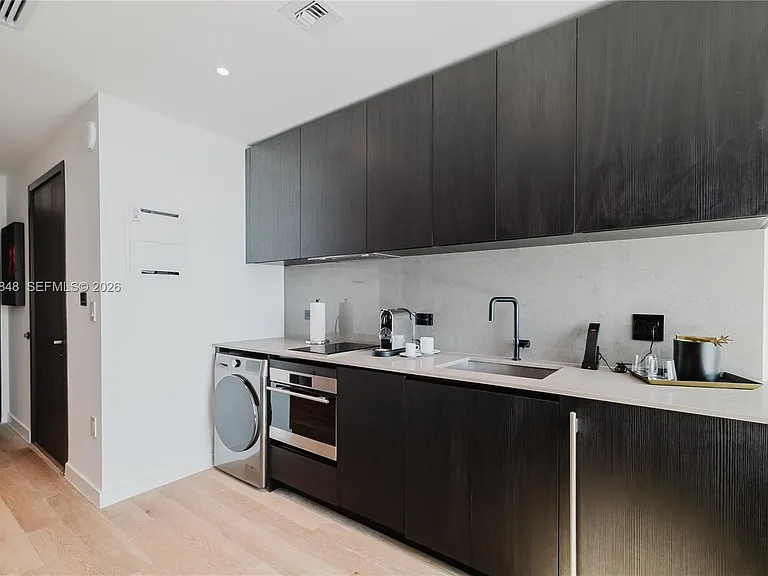20 NE 11th St #4807B — Photo 10