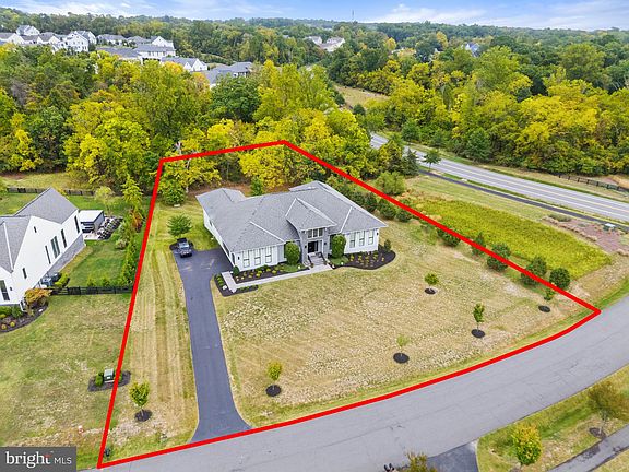 5th image of 23038 Lavender Valley Ct