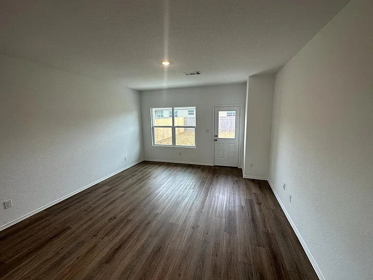 312 Sonterra Dr — Photo 12