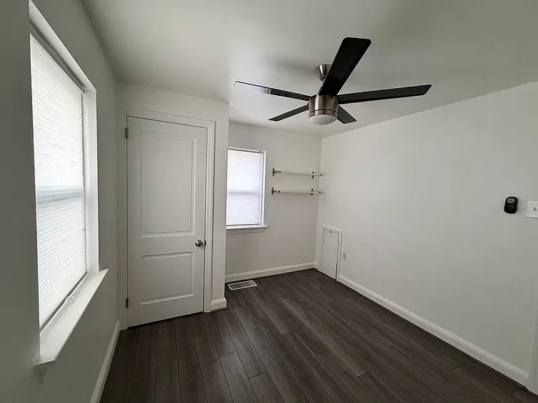 346 W Church Rd — Photo 22