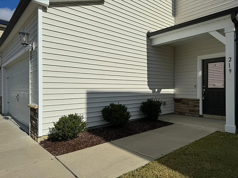 219 Watauga Lake Dr — Photo 3