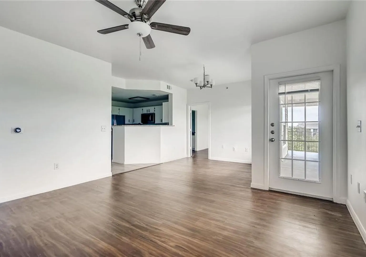2320 Gracy Farms Lane, Unit 835 — Photo 2