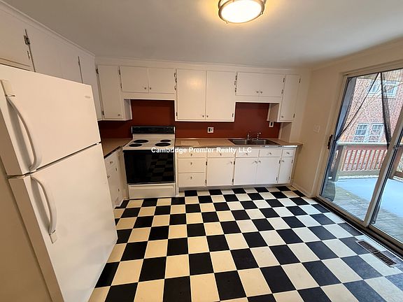 5th image of 199 Mount Auburn St