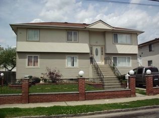 23 3rd Ave, Westbury, NY 11590
