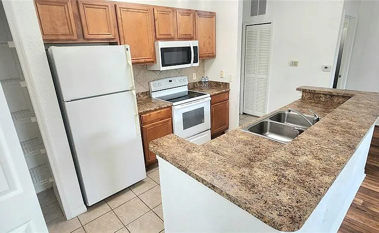 6171 Metrowest Blvd #107 — Photo 12