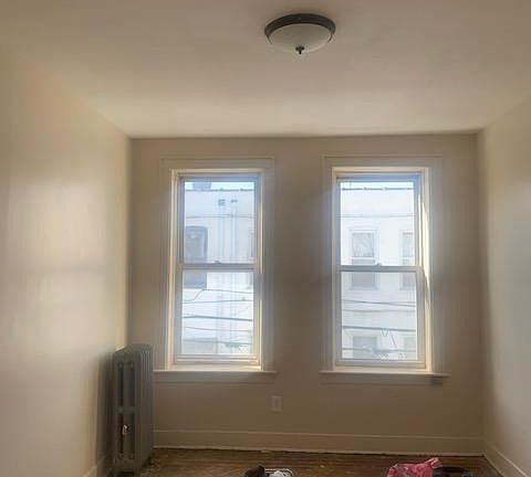 2nd image of 1862 W 4th St #2R
