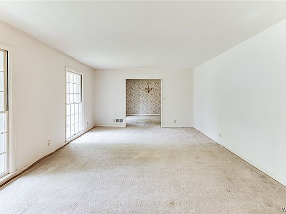 5th image of 3919 Somerset Pl
