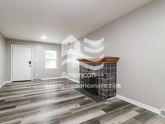941244_002_living_room_3.jpg