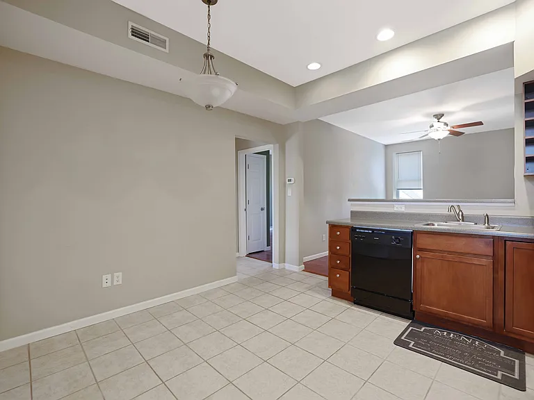 5200-5208 Wilson Ave #5204 — Photo 8