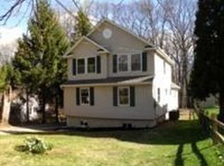 235 Valley View Rd, Berwyn, PA 19312