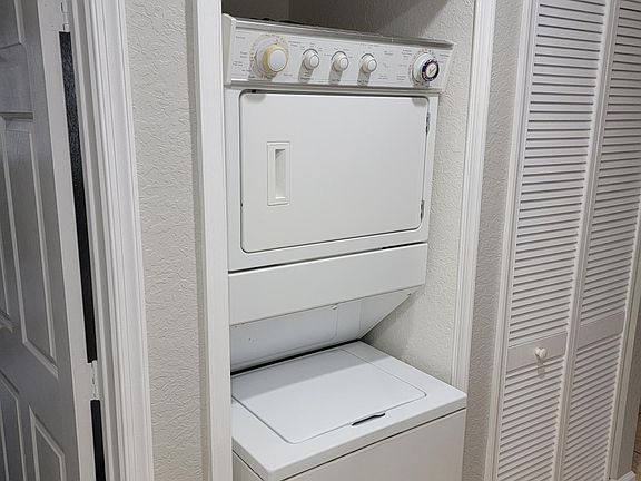 5th image of 512 Bayfront Dr