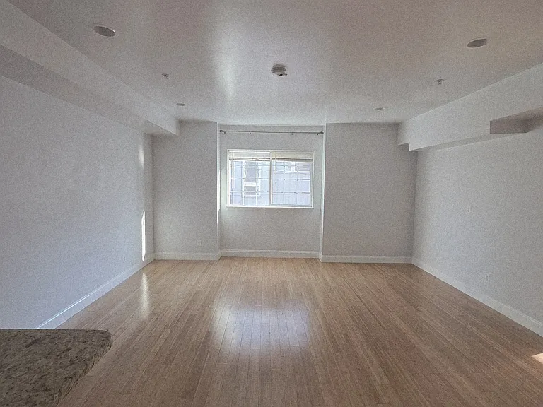 628-30 N 11th St #6 — Photo 3