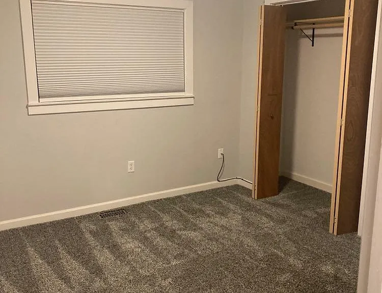 534 E Bridgeport Ave — Photo 9