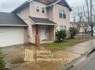 208 S 67th Ct, Springfield, OR 97478