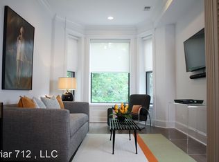 712 W Briar Pl APT 2F, Chicago, IL 60657