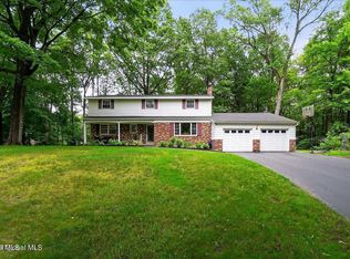 5 Pine Crst, Ballston Lake, NY 12019