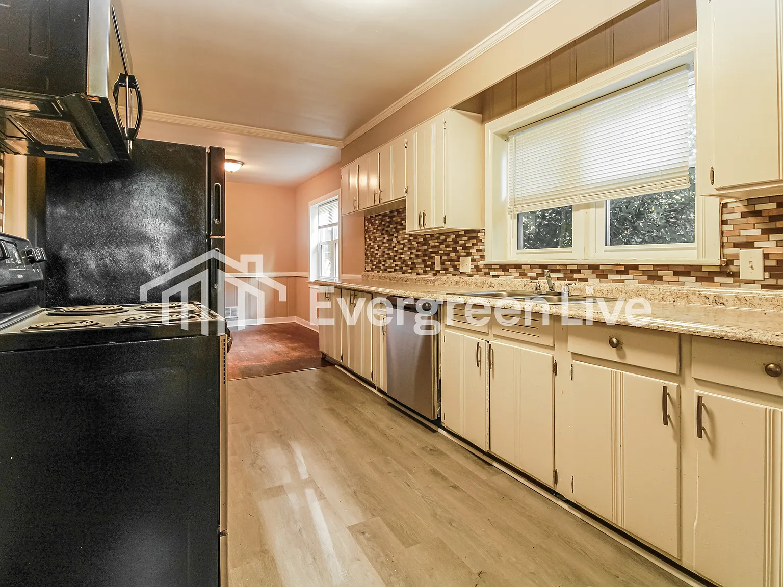 3 bed, 2.0 bath, 1826 sqft, $1,345 — Photo 3