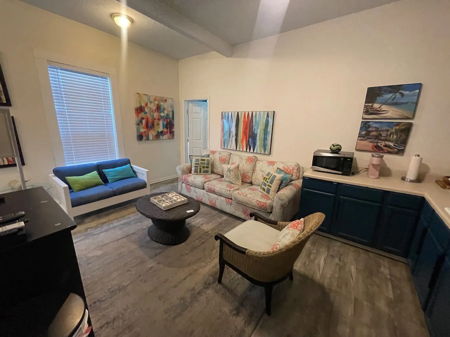 2 bed, 1.0 bath, $3,622 — Photo 2