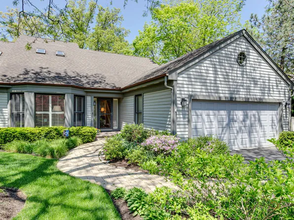 61 Warrington Ct, Lake Bluff, IL 60044