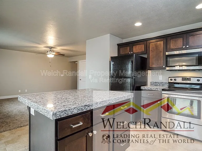 2542 S Andover St — Photo 8