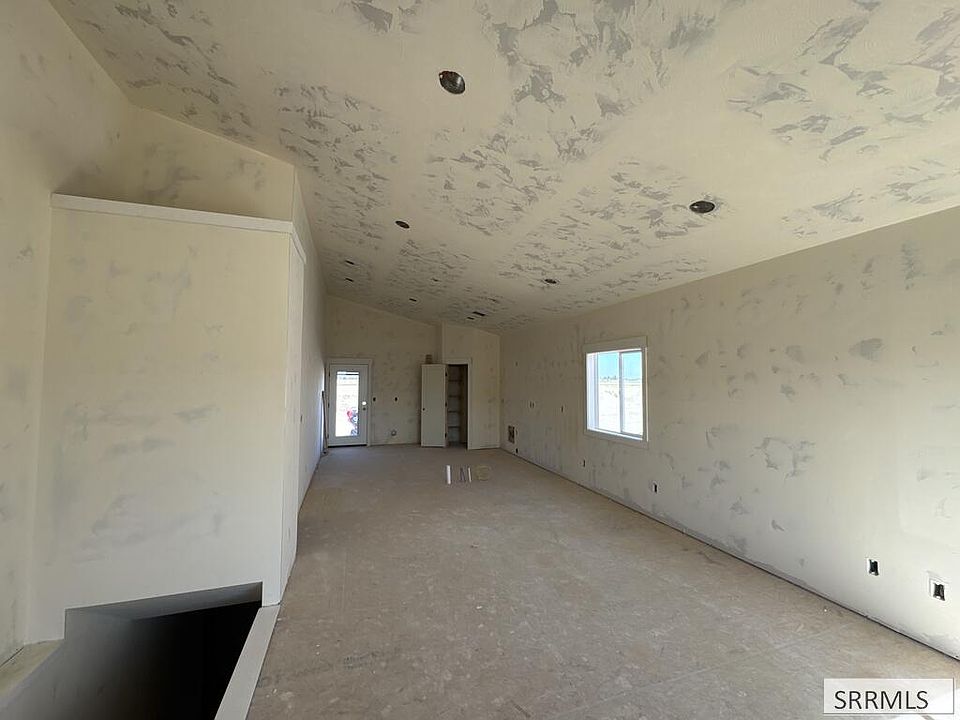 2nd image of 563 Abigail Ln