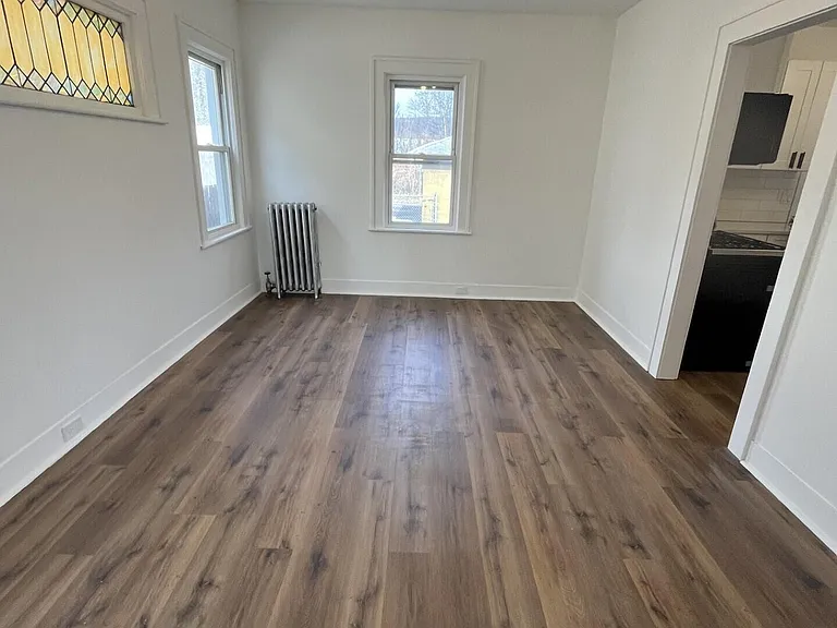 1139 Sanderson Ave — Photo 3
