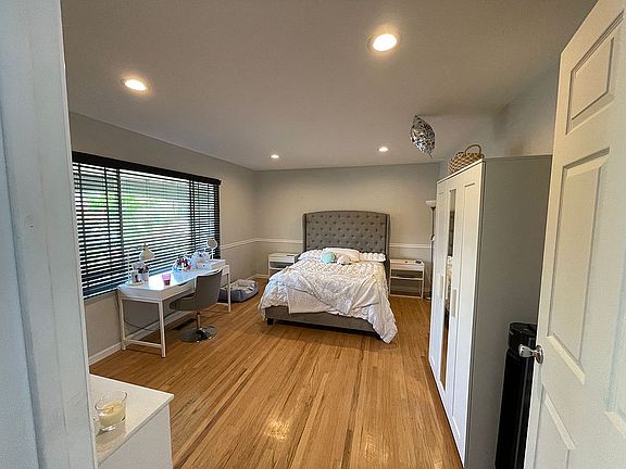 3rd image of 292 Calero Ave