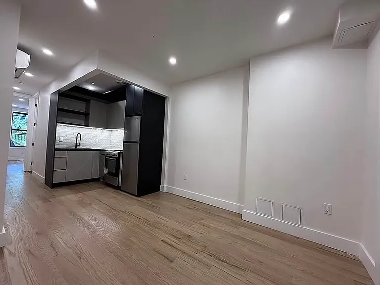 2324 Bedford Ave #1B — Photo 6