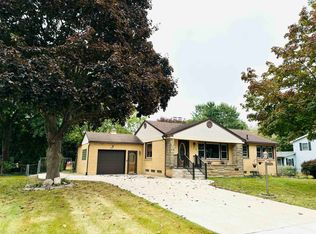 704 Handy Dr, Bay City, MI 48706