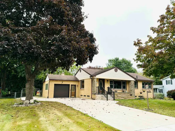 704 Handy Dr, Bay City, MI 48706
