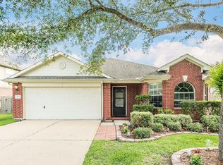 1101 Sunset Lakes Dr, Pearland, TX 77581