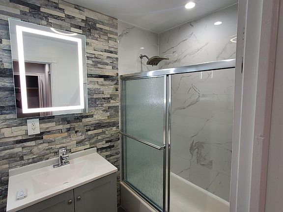 3rd image of 1044 Burke Ave #2AA