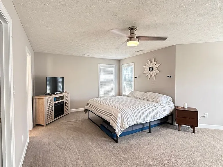 115 Sheldon Ct — Photo 15