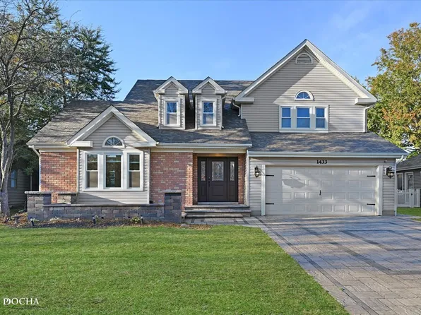 1433 Ambleside Cir, Naperville, IL 60540