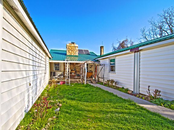 4th image of 383 Mountain View Ln