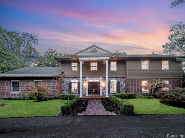 7460 Parkstone Ln, Bloomfield Hills, MI 48301
